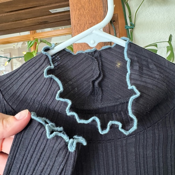 Everlane Ribbed & Ruffled Semi Turtleneck - Picture 2 of 5